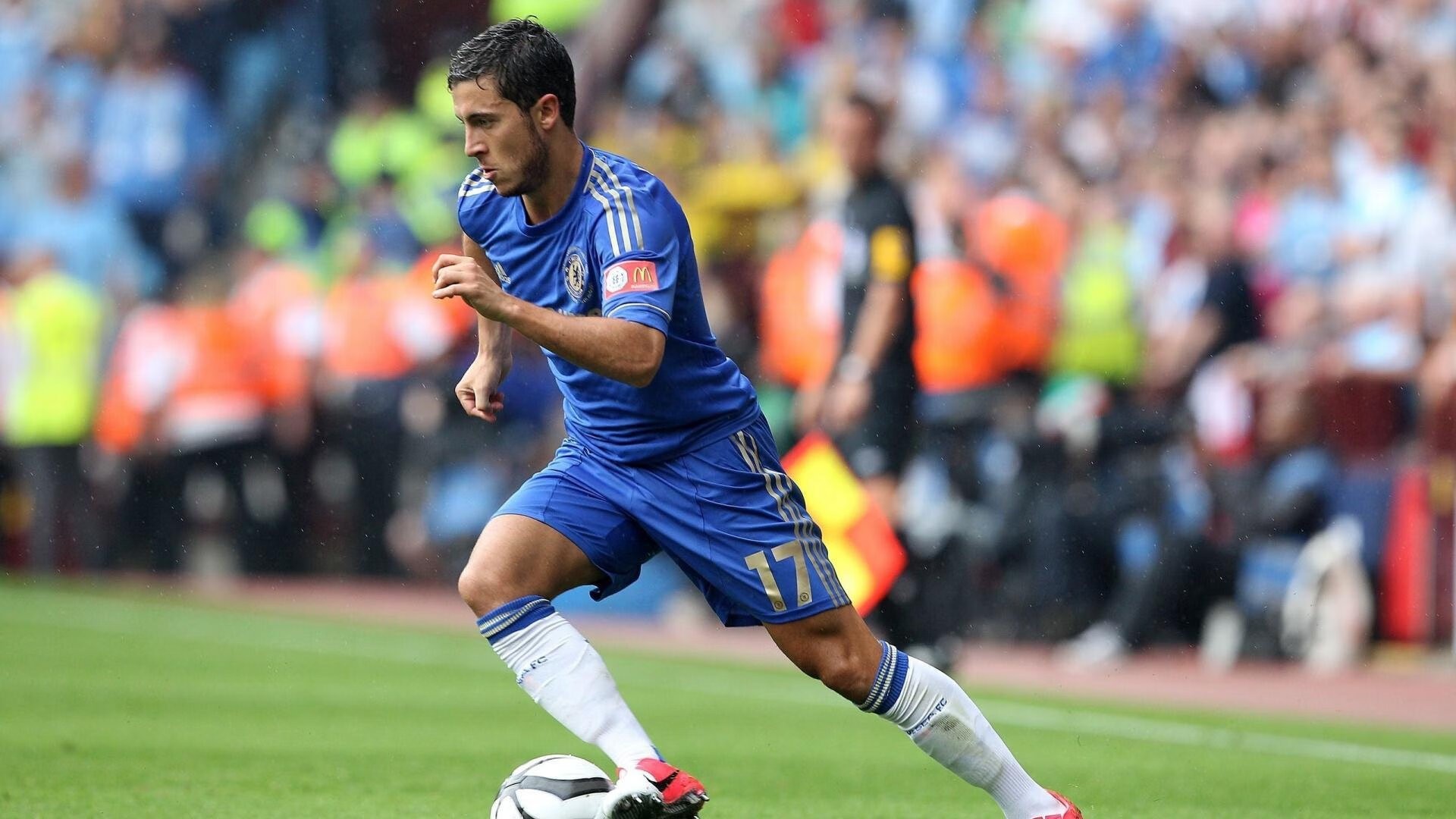 “高新区全民健身馆:短柄墙球赛场,一拍定胜负,脑力与技巧谁更强?”