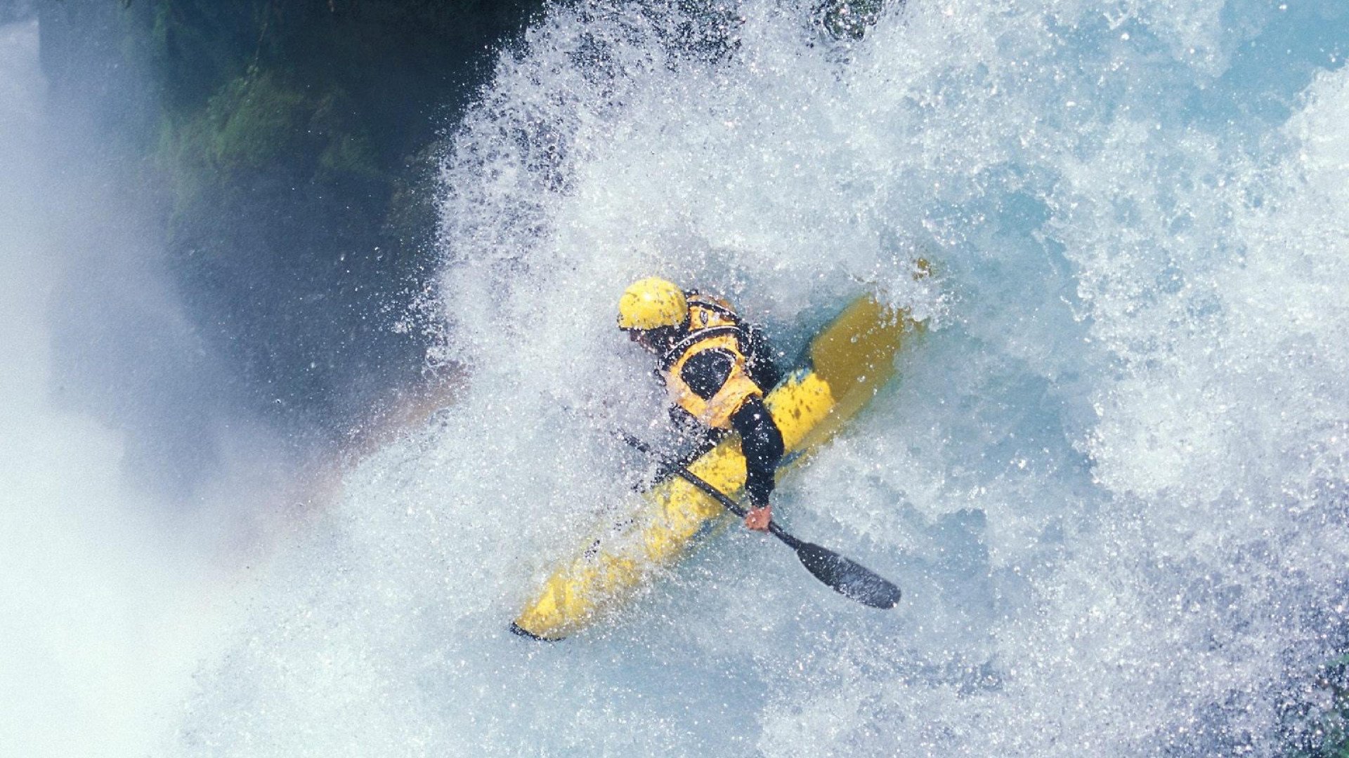 “高新体育中心：羽毛球选手超常发挥，技术与力量的较量”